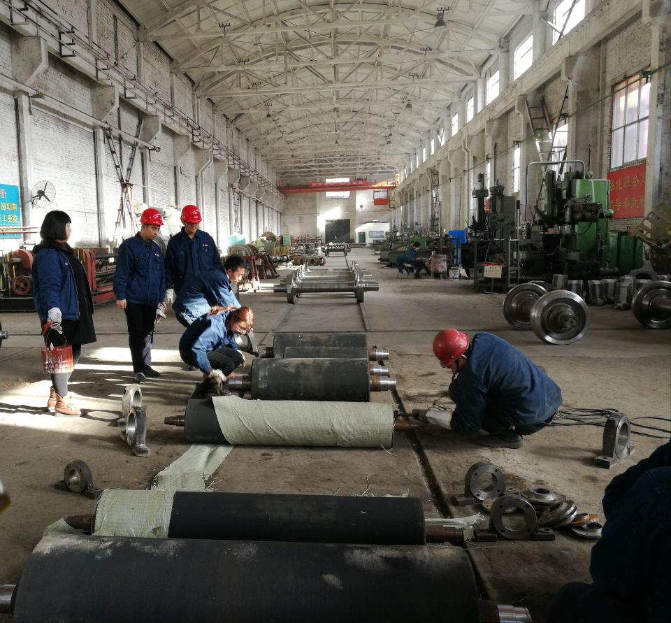 周末加班進(jìn)一線 義務(wù)勞動(dòng)展風(fēng)采 周末加班進(jìn)一線 義務(wù)勞動(dòng)展風(fēng)采