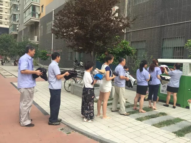 綜合服務(wù)公司舉行“衣暖人心，愛(ài)心捐贈(zèng)”公益活動(dòng)