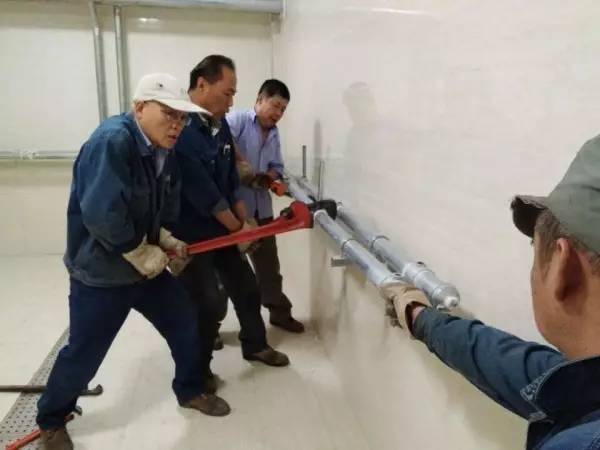 技術(shù)保障　用心服務　以汗水潤澤心靈