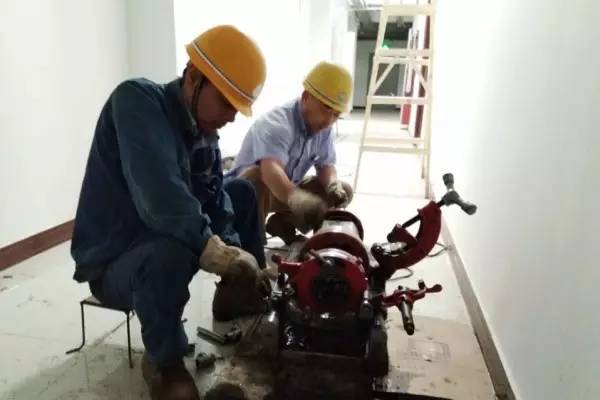 技術(shù)保障　用心服務　以汗水潤澤心靈