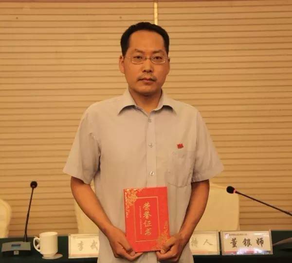 奉獻(xiàn)不言苦 追求無(wú)止境---記龍鋼集團(tuán)“四優(yōu)”黨員張秋虎