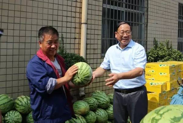 董銀師、劉光明、陳輝赴基層單位慰問送清涼