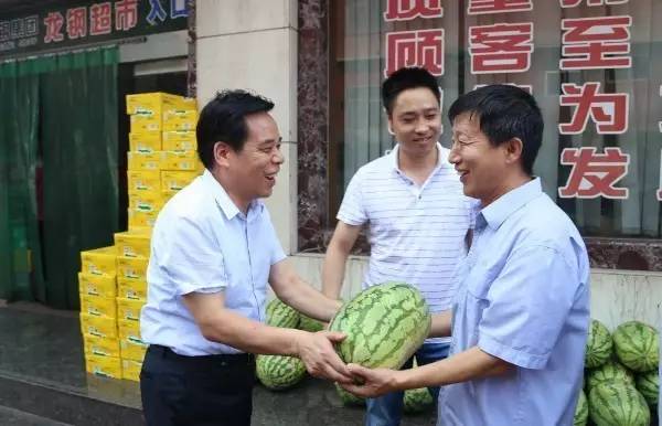 董銀師、劉光明、陳輝赴基層單位慰問送清涼