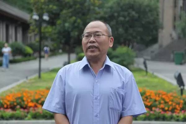 龍鋼集團開展紀(jì)念建軍90周年復(fù)轉(zhuǎn)退伍軍人革命傳統(tǒng)教育活動