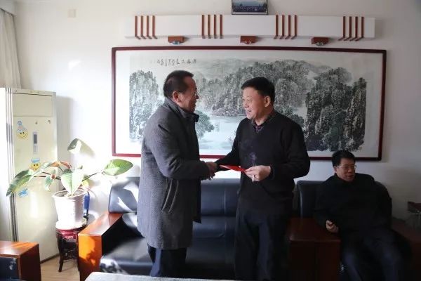 唐鑫一行看望集團公司離退休老干部及遺屬 唐鑫一行看望集團公司離退休老干部及遺屬