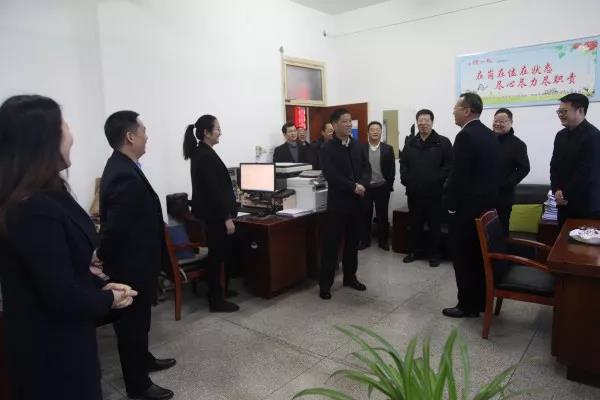 龍鋼集團公司領(lǐng)導(dǎo)深入各單位檢查人員到崗情況 龍鋼集團公司領(lǐng)導(dǎo)深入各單位檢查人員到崗情況