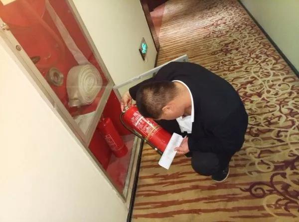 龍鋼集團檢查基層單位春檢、安全管理工作