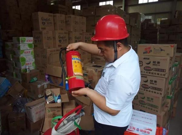 龍鋼集團檢查基層單位春檢、安全管理工作