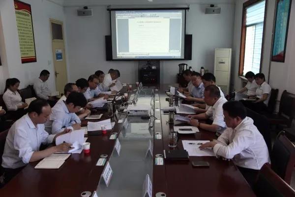 龍鋼集團(tuán)黨委中心組進(jìn)行黨風(fēng)廉政專題學(xué)習(xí) 龍鋼集團(tuán)黨委中心組進(jìn)行黨風(fēng)廉政專題學(xué)習(xí)