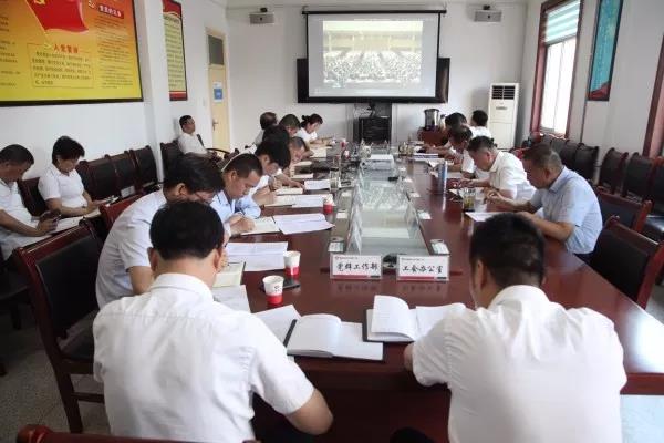 龍鋼集團黨委理論學習中心組進行“不忘初心、牢記使命”專題學習