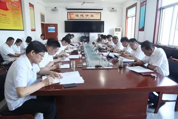 龍鋼集團黨委理論學習中心組開展先進典型教育及黨章黨規(guī)專題學習 龍鋼集團黨委理論學習中心組開展先進典型教育及黨章黨規(guī)專題學習