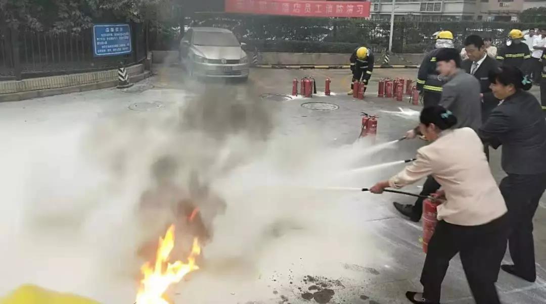 加強(qiáng)消防演練 提高安全意識——禹龍國際酒店開展119消防演練活動(dòng) 加強(qiáng)消防演練 提高安全意識——禹龍國際酒店開展119消防演練活動(dòng)
