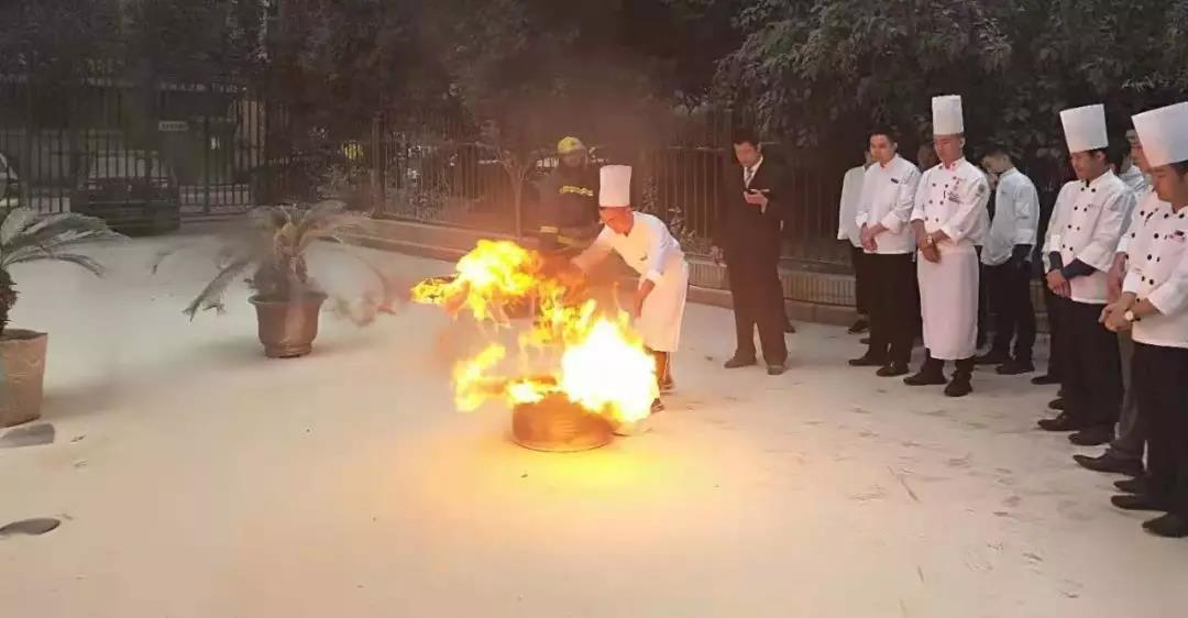 加強(qiáng)消防演練 提高安全意識——禹龍國際酒店開展119消防演練活動(dòng) 加強(qiáng)消防演練 提高安全意識——禹龍國際酒店開展119消防演練活動(dòng)