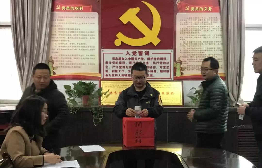 讓愛溫暖這個寒冬 ——龍鋼集團“10元關愛行動”主題活動側(cè)記 讓愛溫暖這個寒冬 ——龍鋼集團“10元關愛行動”主題活動側(cè)記