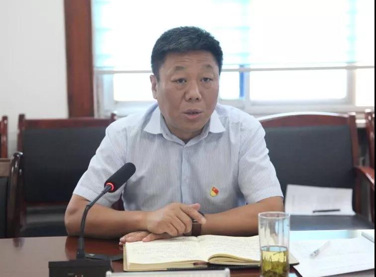 龍鋼集團(tuán)黨委召開“黨建領(lǐng)航、班子引領(lǐng)、干部走在前列”“三基三對標(biāo)”專題匯報會
