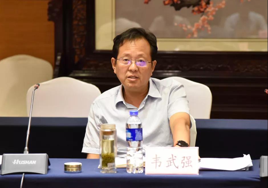 龍鋼集團(tuán)三家雙管單位召開“黨建領(lǐng)航、班子引領(lǐng)，干部走在前列”領(lǐng)導(dǎo)班子“三基三對(duì)標(biāo)” 工作述職會(huì)