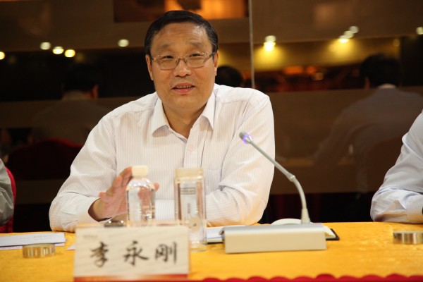 陜鋼集團(tuán)黨委書記李永剛在會上講話